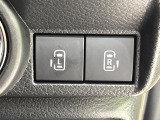 【両側パワースライドドア】スマートキーや運転席のスイッチで後席両側スライドドアの開閉が可能♪電動だから力を入れてドアを開ける必要が無く、小さなお子様でも簡単に開け閉めでき快適です♪
