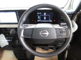 運転が楽しくなる明るく開放的な運転席まわりです。