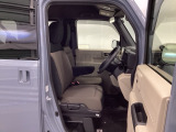 フィット感のあるシート。しっかりと支えてくれるので、長時間の運転を快適にサポートしてくれます。