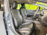 運転席シート廻りは使用感も少なく、良好な状態となっています。前オーナー様が丁寧に使っていたことがよくわかりますね。