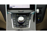 機能性溢れる運転席まわり。使いやすいスイッチ類の配置で運転中のストレスを軽減し楽しくドライブできますよ。