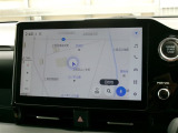 DCM(専用通信機)を装備したコネクティッドナビです。なお無償でのご利用期間は限定(令和9年8月まで)されています。詳しくは営業スタッフにお問い合わせください。