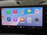 【アップルカープレイ】iPhoneがBMW車両とワイヤレスで接続されます。Apple CarPlayでは、オーディオストリーミングやメッセージングアプリがディスプレイに表示されます。