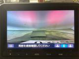 【バックカメラ】運転が苦手な方も車庫入れラクラクです!ギアをリバースに入れれば自動的に切り換わりますので、面倒な操作は不要です♪狭い駐車場もお車を傷つけず安心ですね!