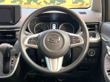インテリアに合わせたデザインのステアリングは、運転される方のことも考え、運転しやすい形状、大きさです。是非一度、実際に触ってお確かめください。