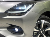 【LEDヘッドライト】悪天候や夜間走行時も良好な視界を確保し安心して運転できる高輝度LEDヘッドライトを装備!点灯速度が早く、消費電力も抑えられています。