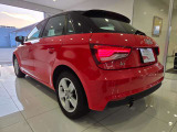 鮮やかなテールランプと一目でAudiとわかる後ろ姿です!