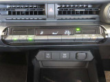 オートエアコンで快適な室内です。
