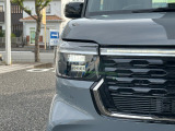 LEDヘッドライト搭載でしっかり明るく照らしてくれるので、夜間走行や不慣れな道でも安心です。