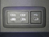 【充電用USB端子】デバイスの充電に便利です。※実際の接続端子は写真で確認or店舗までご気軽にお問合せください♪