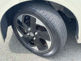 純正アルミホイールが車両とマッチしています!