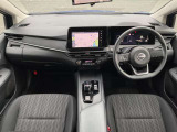 前席内装の全体像です。是非実車をご覧にお越し頂き実際にお座りください。