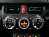 「オートエアコン」が付いています。1年中快適な室内を提供!車内温度を設定すると、風量を自動で調節してくれます。