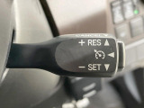 【クルーズコントロール】高速道路もラクラク走行。アクセルを離しても一定速度で走行ができ、長距離運転時の負担を軽減!加速・減速も簡単なスイッチ操作で調整できます。