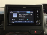 【純正6.1インチディスプレイオーディオ】FM/AMラジオやCD再生のほか、Bluetooth接続などにも対応しているOP装備のディスプレイオーディオ(6インチ)を搭載。