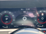 メーター内センターディスプレイには車の様々な設定や情報が表示されます。