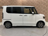 ■お安く提供できる理由■ 当社のお車はディーラー、オートオークションからの大量仕入れにより、お客様に喜んでいただけるプライスでご提供します!未使用車ですと新車時に必要な重量税も必要ありません。