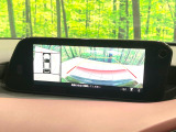 【360&deg;ビューモニター】専用のカメラにより、上から見下ろしたような視点で360度クルマの周囲を確認することができます☆死角部分も確認しやすく、狭い場所での切り返しや駐車もスムーズに行えます。