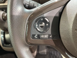 ステアリングにオーディオ操作スイッチが付いています。オーディオ画面に直接タッチしなくても操作が出来ますので、運転に集中できます。