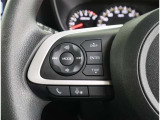 『ハンドルの左側スイッチ」はオーディオの音量調節や色々な機能の切り替えボタンになります、目線を変えずに操作が出来るので安全ですね♪