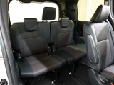 3列目シートもひろびろとしたスペースを確保しています。大人数でのお出かけもばっちりです!