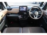 前席全体 目線も高く広い視界で安心して運転することができますね!