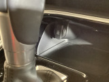 12V電源ソケットを設置しております。周辺機器の充電にご利用頂けます。