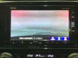 【バックカメラ】運転が苦手な方も車庫入れラクラクです!ギアをリバースに入れれば自動的に切り換わりますので、面倒な操作は不要です♪狭い駐車場もお車を傷つけず安心ですね!