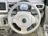 インテリアに合わせたデザインのステアリングは、運転される方のことも考え、運転しやすい形状、大きさです。是非一度、実際に触ってお確かめください。