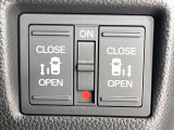 【両側パワースライドドア】スマートキーや運転席のスイッチで後席両側スライドドアの開閉が可能♪電動だから力を入れてドアを開ける必要が無く、小さなお子様でも簡単に開け閉めでき快適です♪