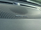 【harman kardon】ハーマンカードンのHi-Fiスペシャリストと共に、モデル別に開発・設計された専用チューニングが臨場感溢れる音響空間を実現しています。
