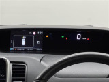 【メーターまわり】ドライバーから見やすい位置にあって安全運転に寄与します。マルチインフォメーションディスプレイでは、クルマに関する情報の確認はもちろん、各種安全機能・装備のON/OFFも設定可能。