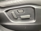 シートメモリー機能を備える10WAYパワーシートを装備!体格や好みに応じたポジションをスムーズに調整できます。