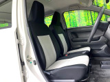 運転席まわりには十分なスペースがあり、大柄な方でもゆったり運転していただける環境です。