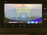 バックでの車庫入れも安心です! リアカメラが付いているバックモニター付のナビを装備しております。操作線もついており距離感も画面から確認できます。