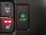 エンジン、エアコンなどを制御し低燃費な『ECONモード』に、また走りを楽しみたいとき、空調など快適性を重視したいときにはスイッチOFFで通常モードに切り替えができます!