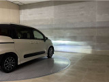 LEDヘッドランプです。十分な明るさを保ちつつも消費電力が少なく、バルブ寿命も長いのが特徴です。瞬時にMAXの光量を発揮するのもLEDならではです。☆LEDフォグランプも装備☆