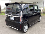 スポーティー&スタイリッシュな、大型テールゲートスポイラー