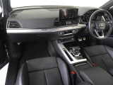 Audiのインテリアはエクステリア同様、優れたデザイン性とクオリティ、そして機能性を兼ね備えております。