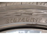 215/45R17    車両装着標準タイヤサイズです。 タイヤのご相談もトヨタモビリティ石川にお任せください