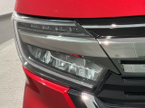 LEDヘッドライトは、点灯の瞬間から最大光量を発揮し、突然暗くなるトンネルなどでの安定感を高めます。