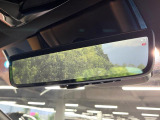 【デジタルインナーミラー】後席の大きな荷物や同乗者で後方が確認しづらい時でも安心!カメラが撮影した車両後方の映像をルームミラー内に表示。クリアな視界で状況の確認が可能です!