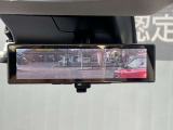 後席の人や荷物などで後方の視界が遮られてもインテリジェントルームミラーで後方カメラの映像が映りますので後方確認が良好です。