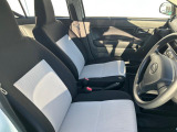 ゆったりとした運転席で、快適なドライブをサポートします。