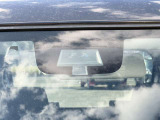 【レーダーブレーキサポート】走行中に前方の車両等を認識し、衝突しそうな時は警報とブレーキで衝突回避と被害軽減をアシスト。より安全にドライブをお楽しみいただけます。