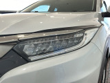 LEDヘッドライトは、点灯の瞬間から最大光量を発揮し、突然暗くなるトンネルなどでの安定感を高めます。