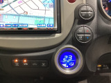 オートエアコンがついてますので、お好みの温度をセットするだけで風の強さや風量を自動で調整します。スイッチも簡単操作で快適に過ごせます。
