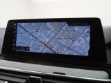 【純正ナビゲーション】BMWのナビゲーションは操作性も良く、詳細な地図情報と交通状況を見やすく表示し、快適なドライビングをサポートしながら目的地までナビゲートします