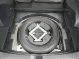 【車載工具】タイヤ交換には必需品ですね!万が一に役立つ工具です。緊急時に備え、使い方をしっかり覚えておきましょう。