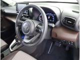 高いホールド性で運転姿勢が安定します。長距離ドライブでも疲れにくいのが魅力です。快適なドライビングライフをお送りください♪